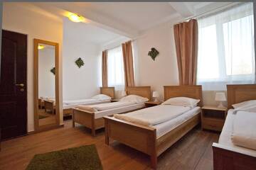 Фото номера Четырехместный номер Гостевой дом Pension Club Montana г. Кымпина 4