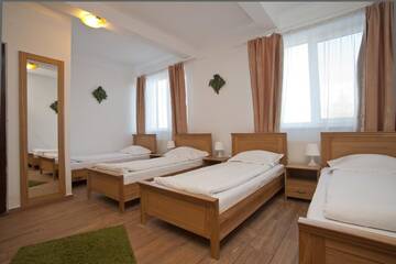 Фото номера Четырехместный номер Гостевой дом Pension Club Montana г. Кымпина 5