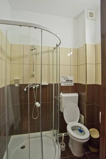 Фото номера Трехместный номер Гостевой дом Pension Club Montana г. Кымпина 6